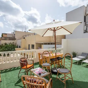 Close To Airport, Double Bedroom, Sofa-bed, Private Bathroom For Adults And Children Aged 10 And Over Only Alloggio in famiglia